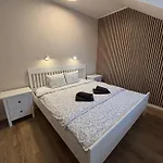 New 5 - Self Check In, With Parking Апартаменты *