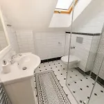 New 5 - Self Check In, With Parking Апартаменты Братислава