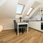 New 5 - Self Check In, With Parking Братислава