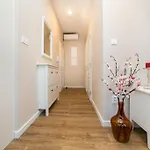 New 5 - Self Check In, With Parking Апартаменты *