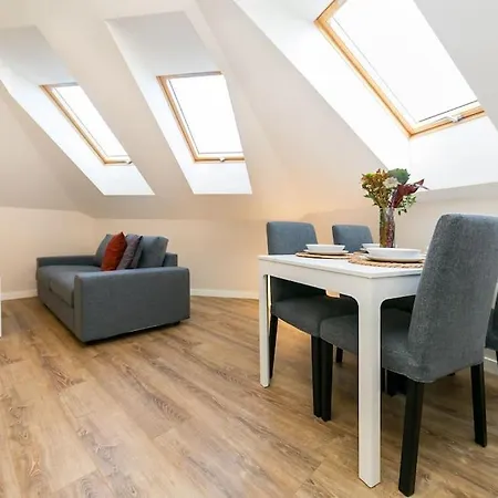 New 5 - Self Check In, With Parking *