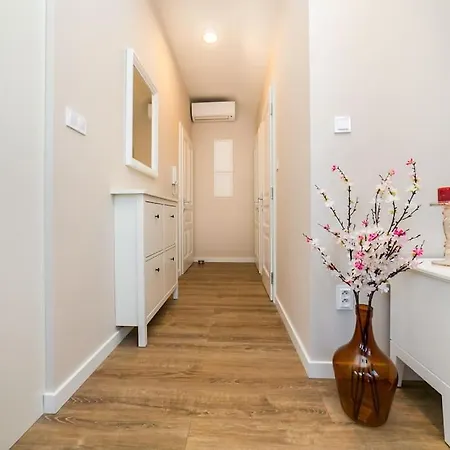 New Apartment 5 - Self Check In With Parking Included Апартаменты *
