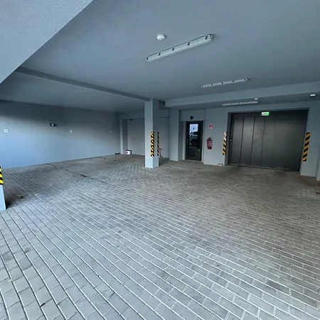 New 5 - Self Check In, With Parking * Bratislava