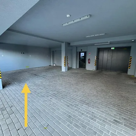 Apartment New 5 - Self Check In With Parking Included *