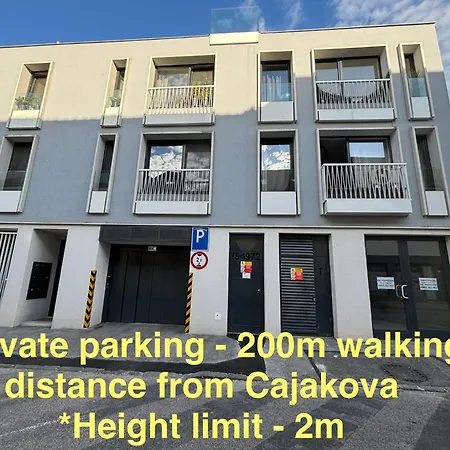 New 5 - Self Check In, With Parking *