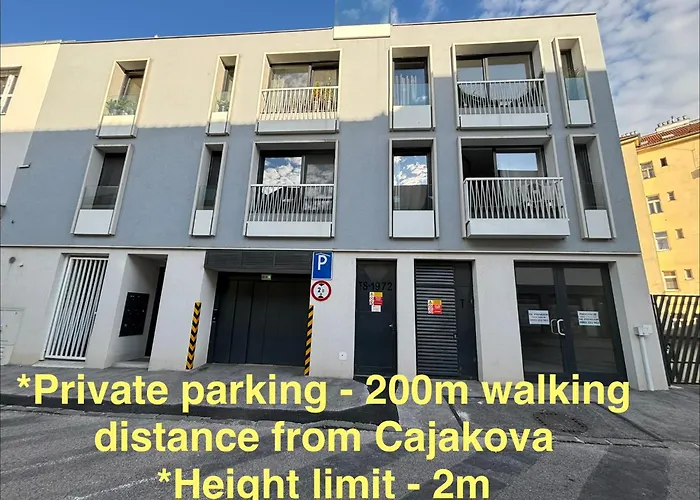 New 5 - Self Check In, With Parking *